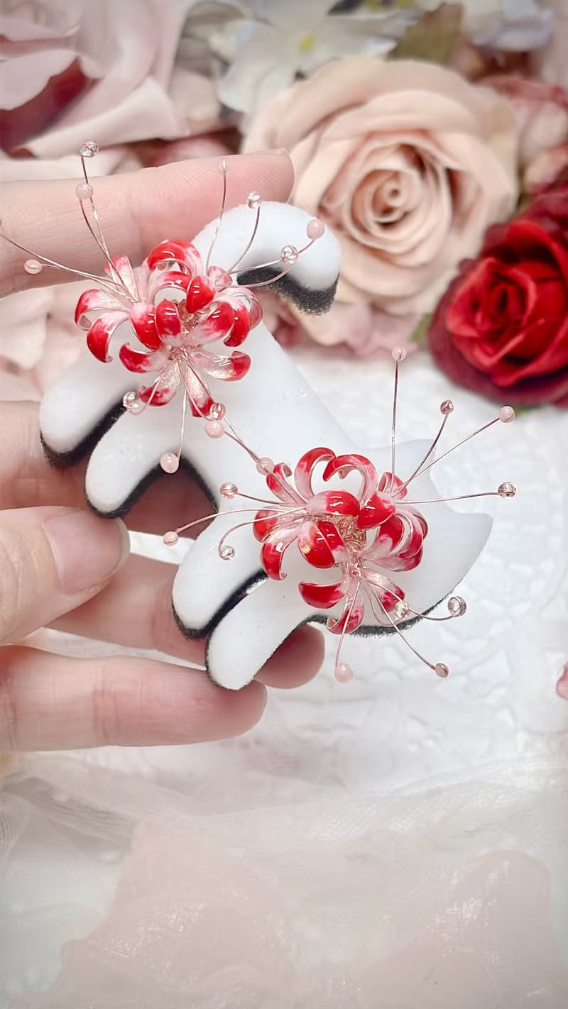 紅色漸層彼岸花 貼耳式耳環 耳夾/耳針