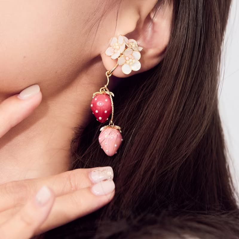 草莓小白花 垂墜式耳環 耳夾 耳針 貼耳式耳環