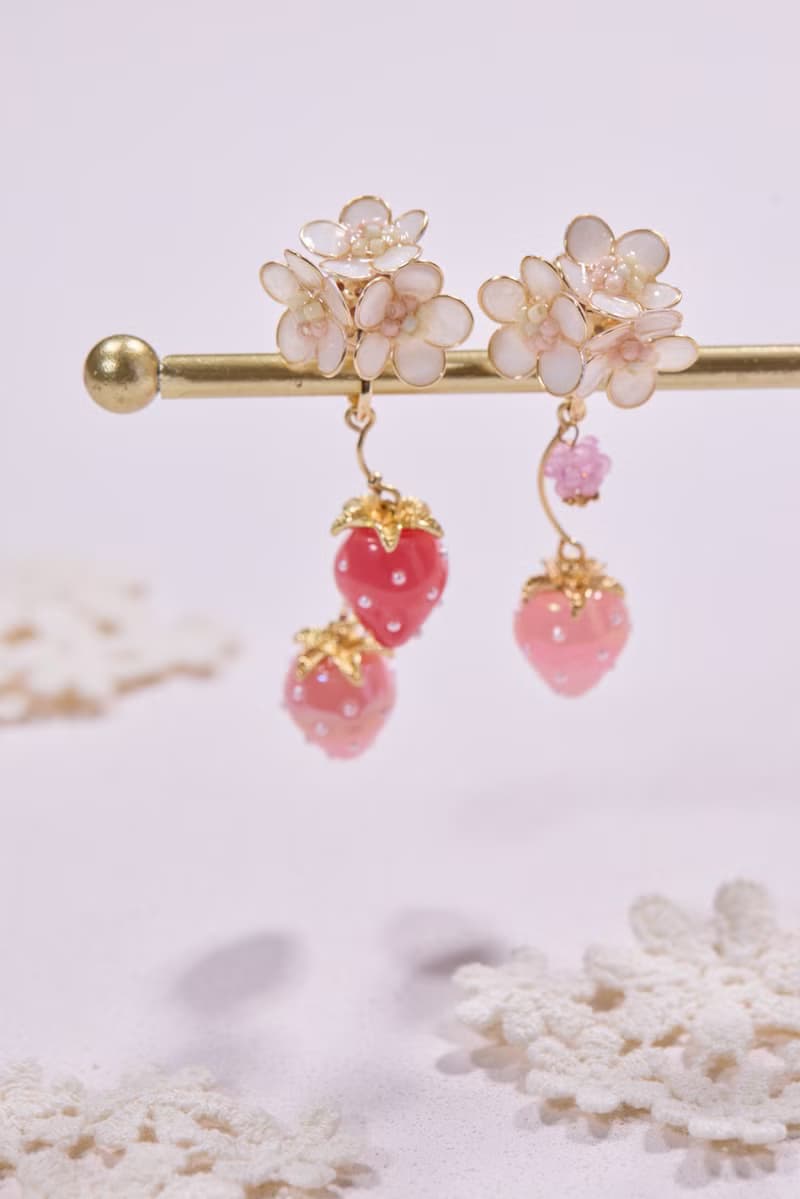 草莓小白花 垂墜式耳環 耳夾 耳針 貼耳式耳環