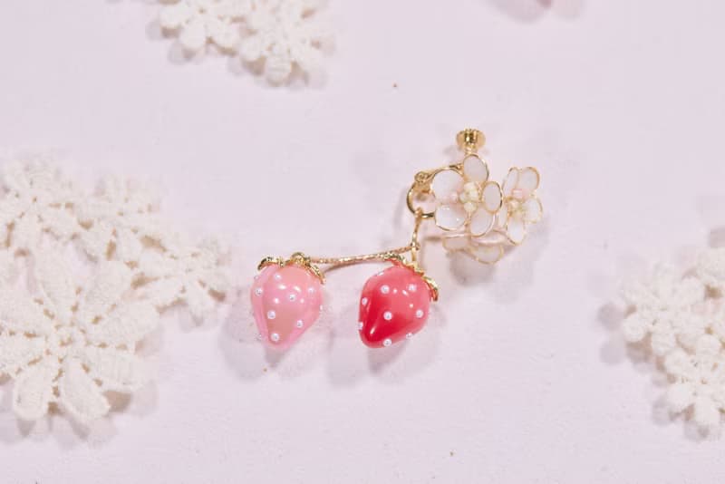 草莓小白花 垂墜式耳環 耳夾 耳針 貼耳式耳環