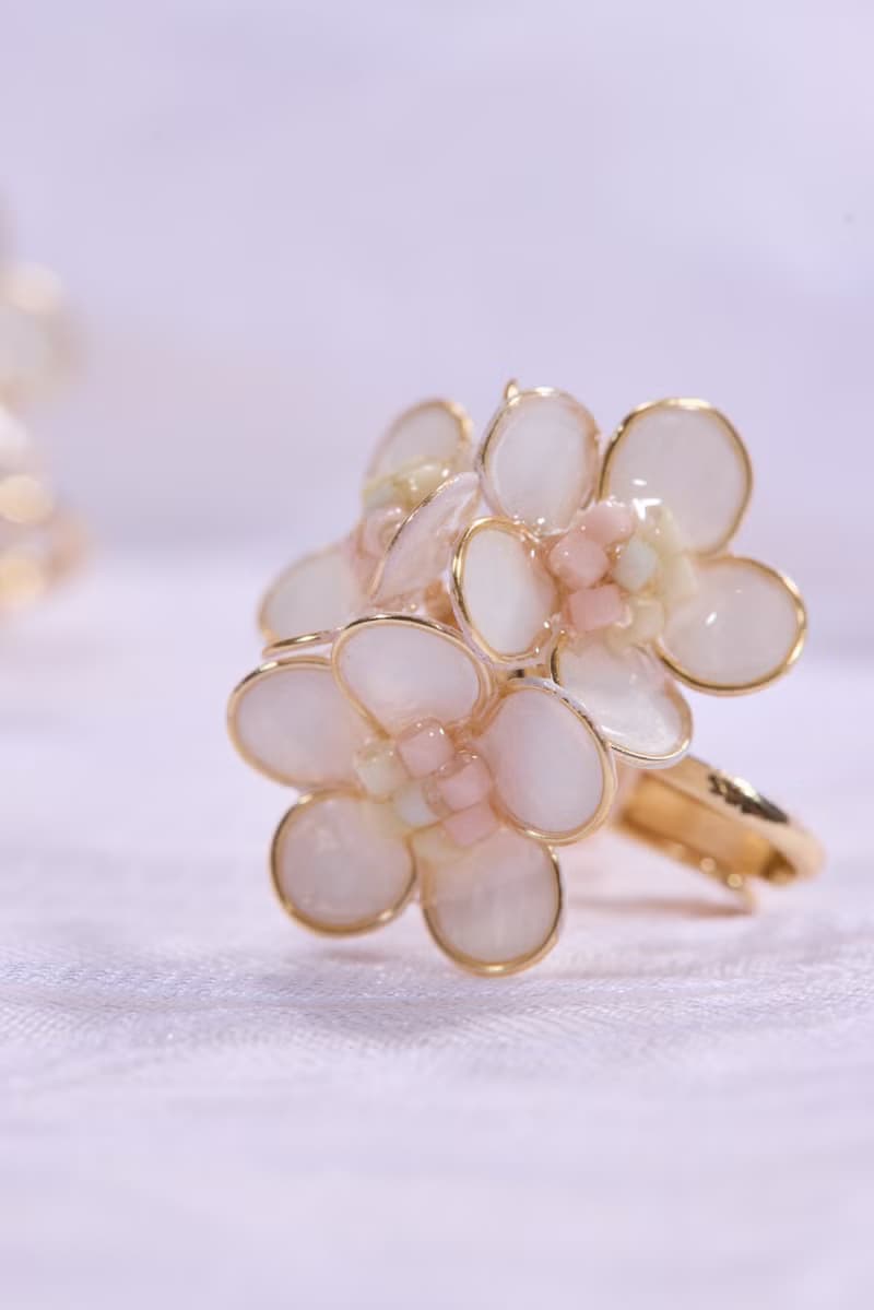 草莓小白花 垂墜式耳環 耳夾 耳針 貼耳式耳環