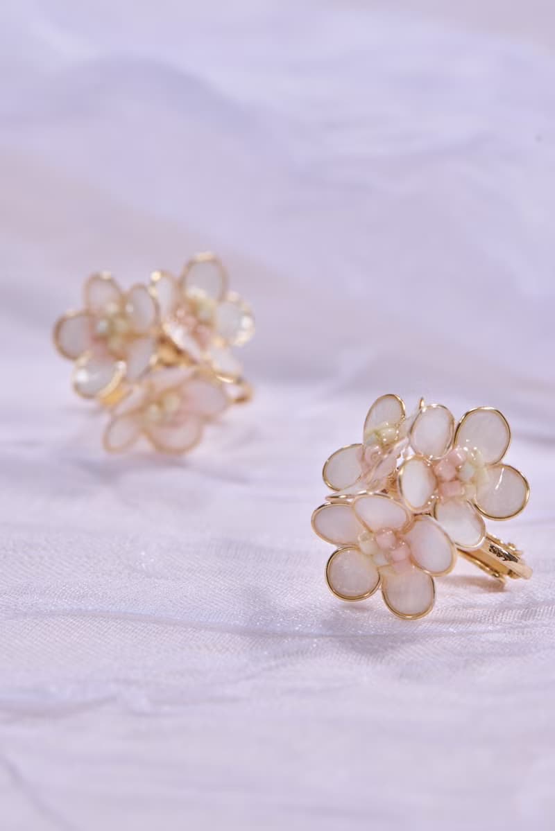 草莓小白花 垂墜式耳環 耳夾 耳針 貼耳式耳環