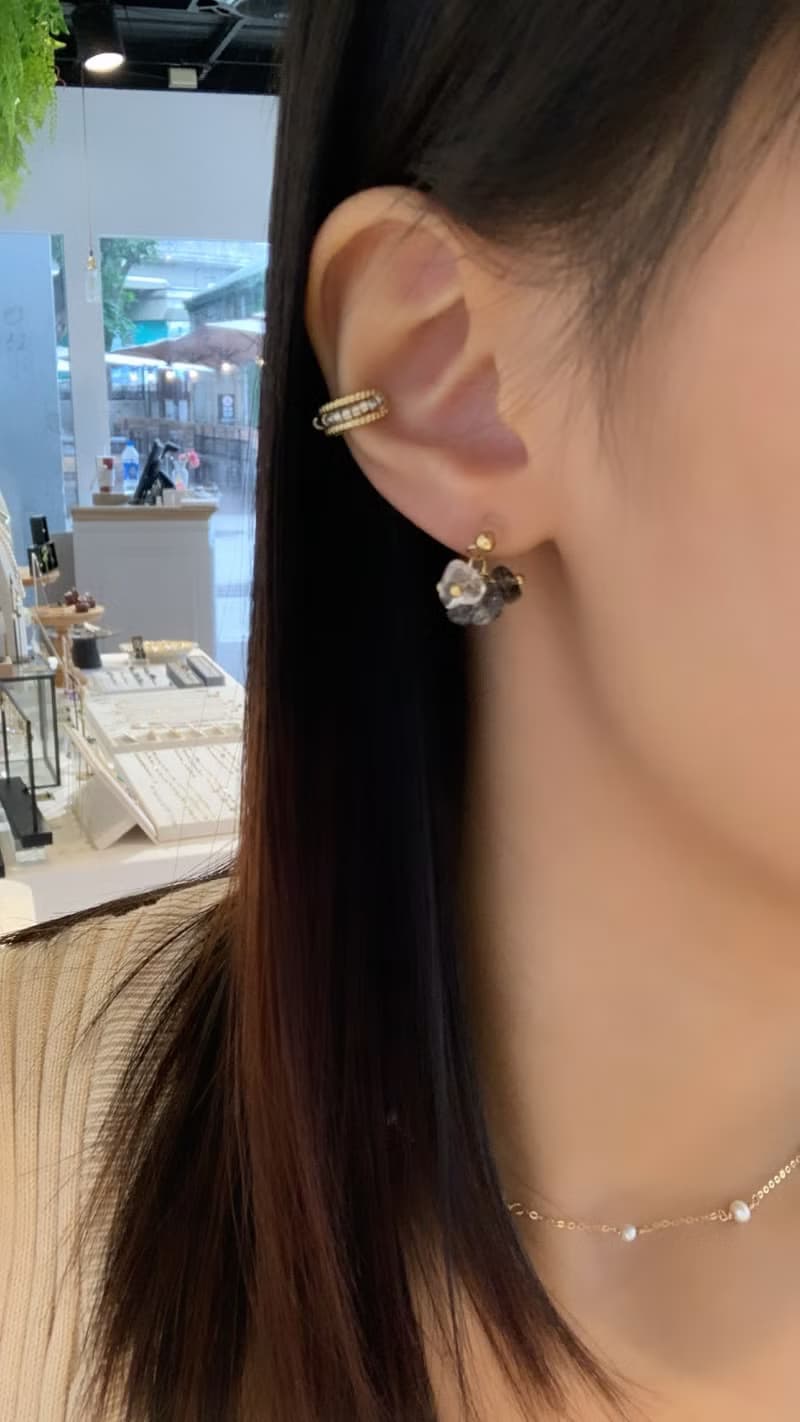 黑髮晶碎石 可愛小耳環 │ 可改耳夾