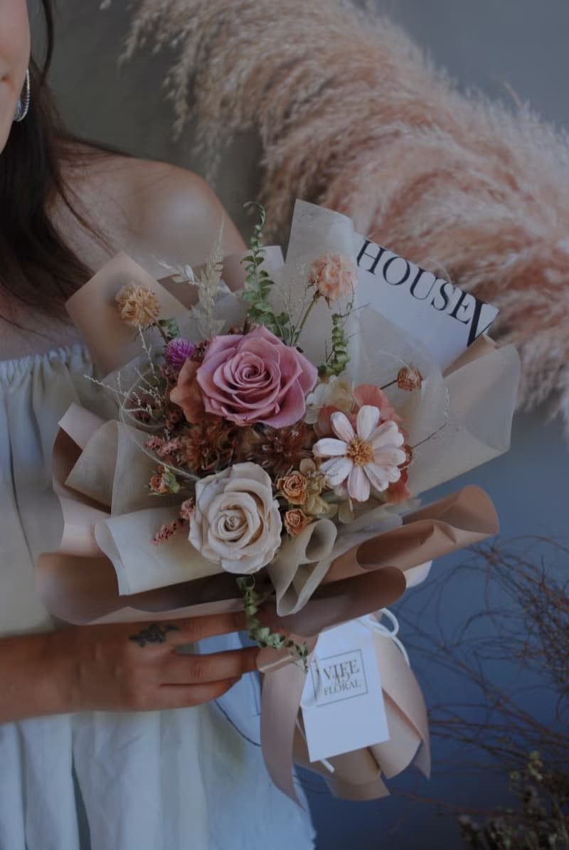 草莓奶昔永生花束