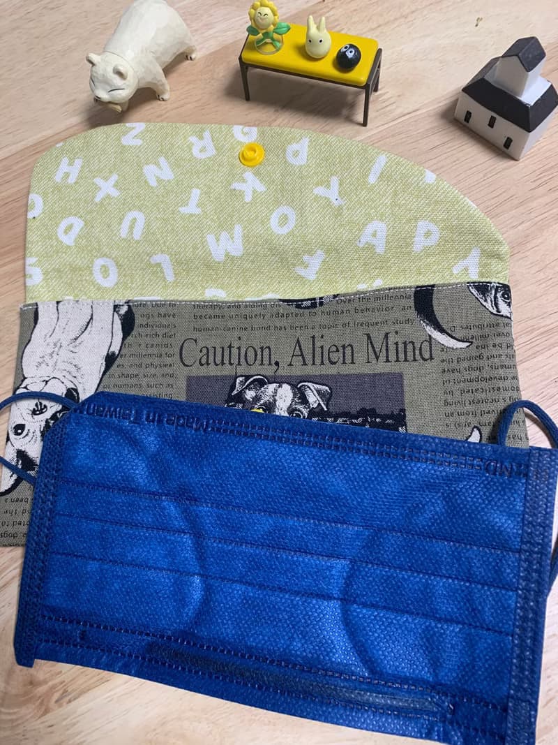 文青風優質萬用存摺袋 霸氣狗仔 大地黃 蛇年 禮物 收納 濕紙巾