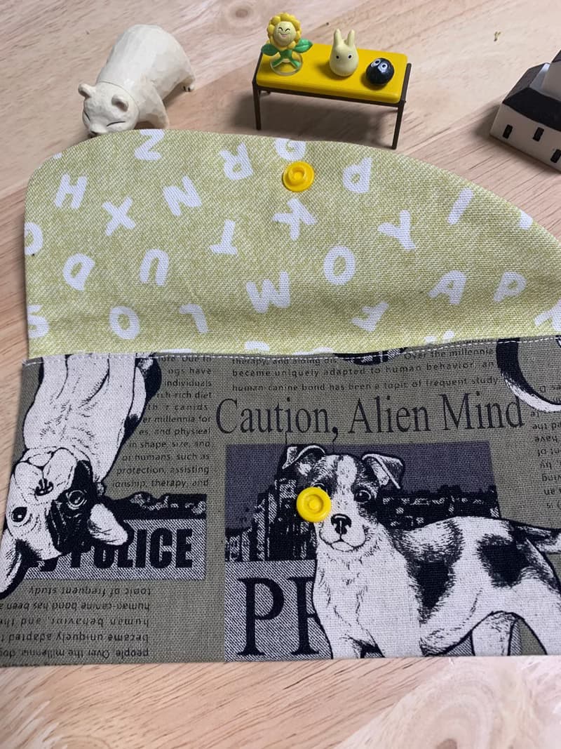 文青風優質萬用存摺袋 霸氣狗仔 大地黃 蛇年 禮物 收納 濕紙巾