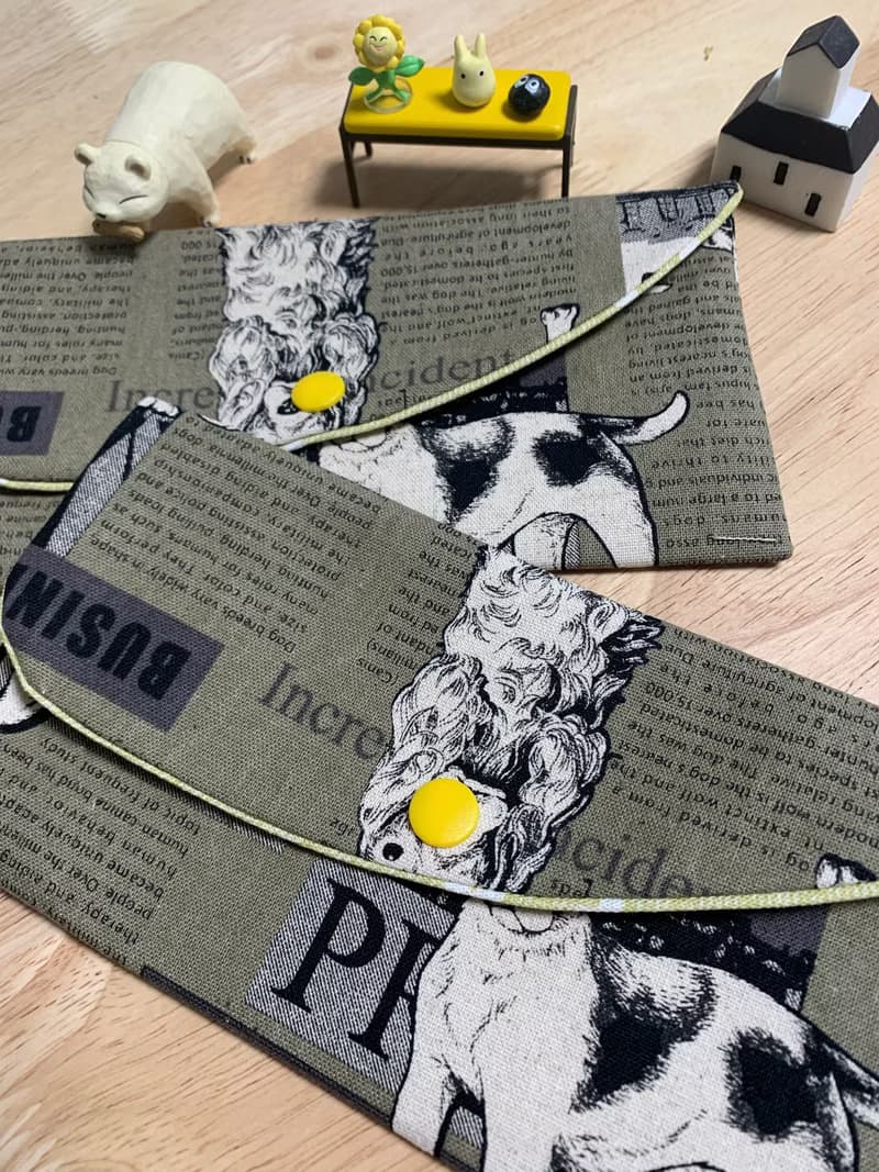 文青風優質萬用存摺袋 霸氣狗仔 大地黃 蛇年 禮物 收納 濕紙巾