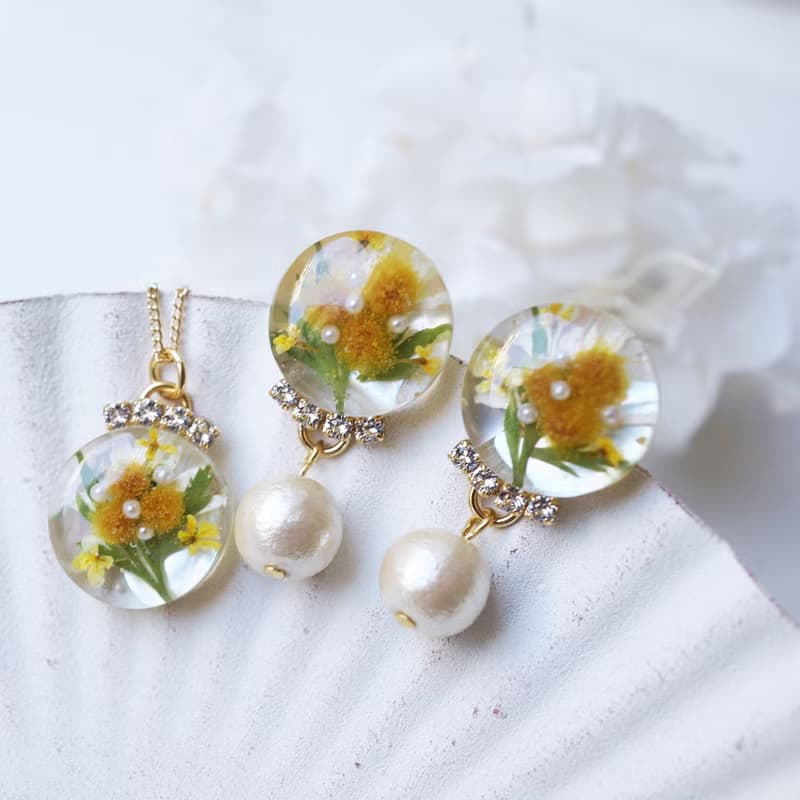 含羞草花束 I 樹脂耳環 + 項鍊 I 飾品兩件組