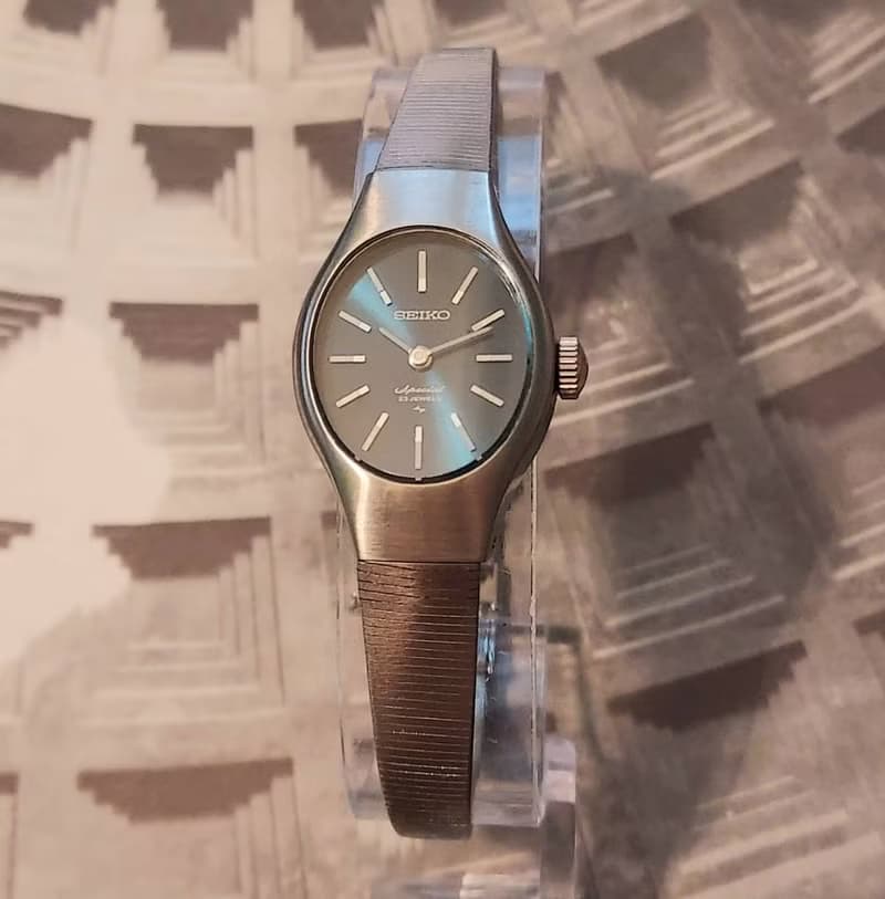 1970's 簡約風格 橢圓藍寶石錶盤 日本 Seiko 女用古董機械錶