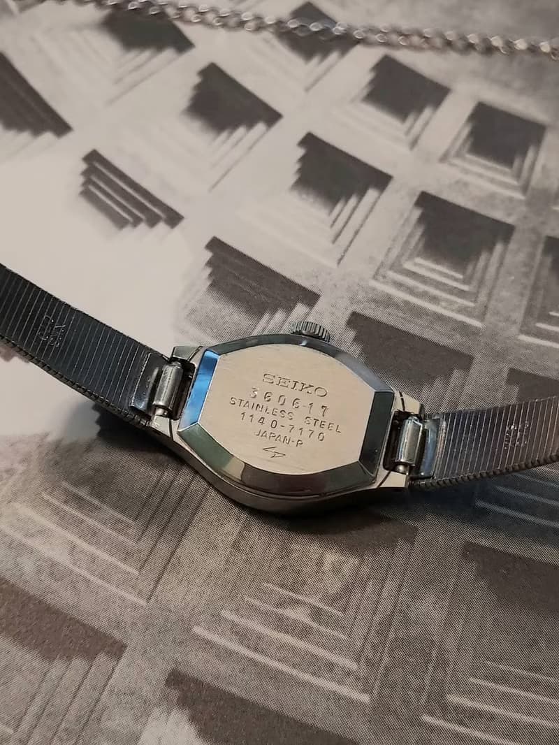 1970's 簡約風格 橢圓藍寶石錶盤 日本 Seiko 女用古董機械錶