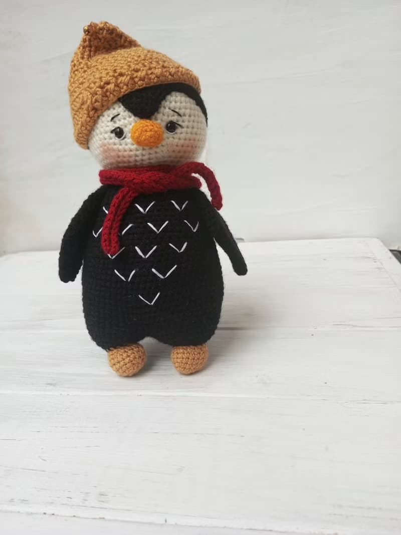 Hand Crochet Funny Penguin Stuffed Toys Animals Knit Amigurumi Gift