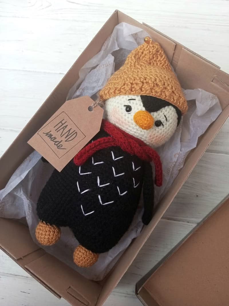 Hand Crochet Funny Penguin Stuffed Toys Animals Knit Amigurumi Gift