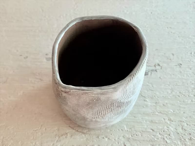 白刷刷手捏花器_陶器花器盆栽
