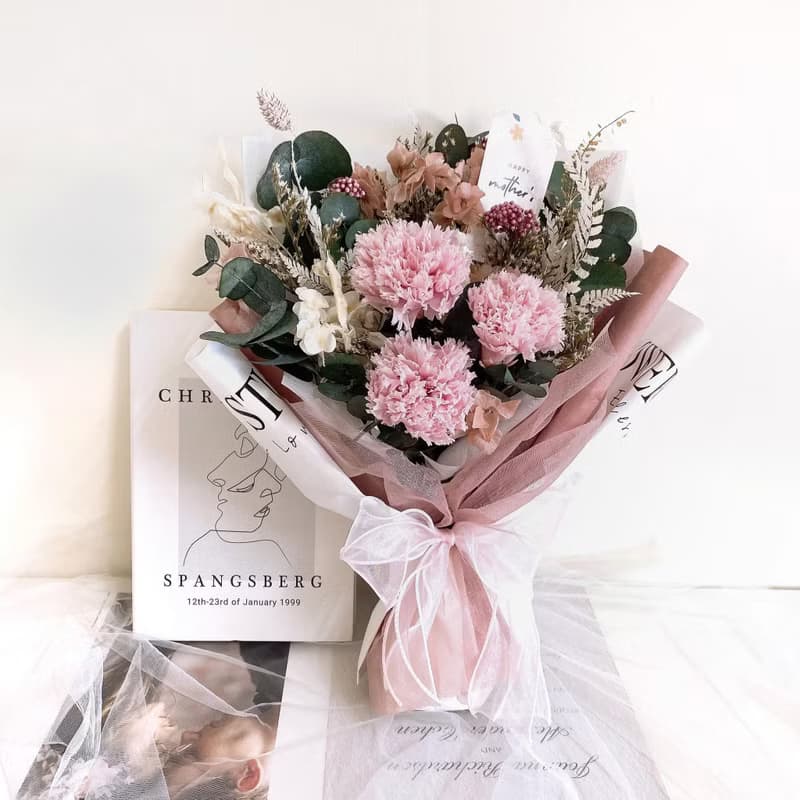 母親節康乃馨花束 永生花設計・母親節花禮推薦