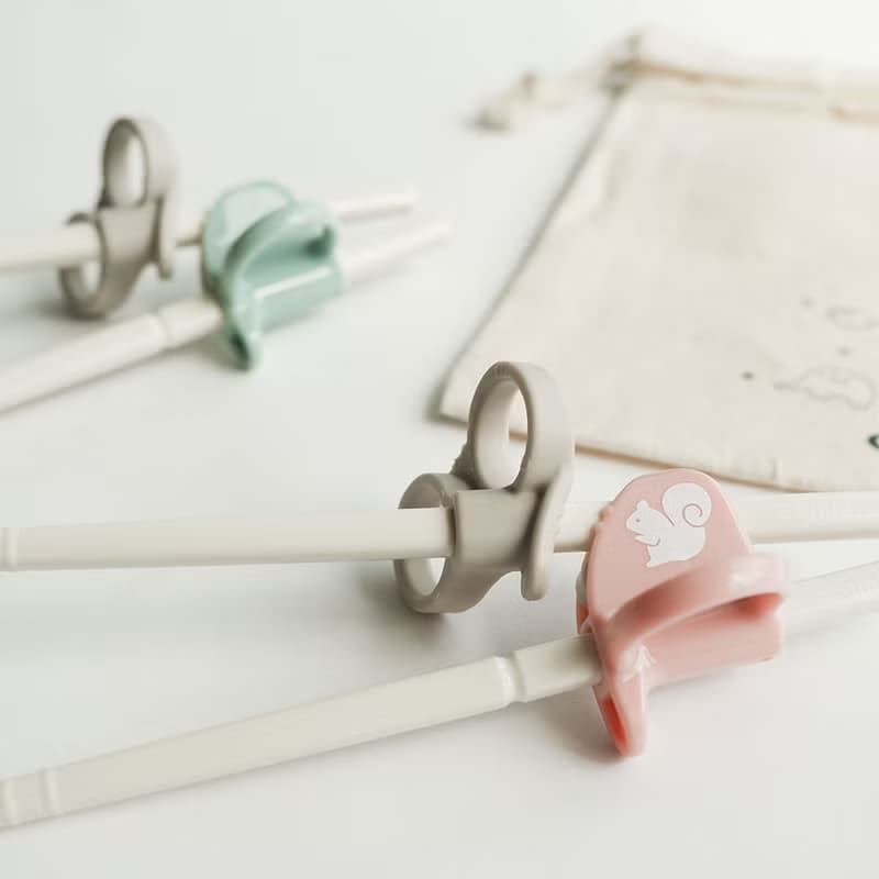 【combi】三階段彈力學習筷 (右手/左手, 附環保收納袋)