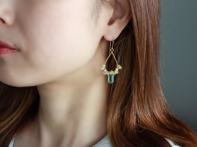 14kgf-lime green jewel drop pierced earrings/can change to clip-on
