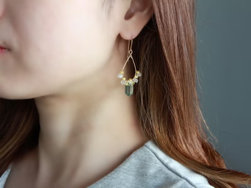 14kgf-lime green jewel drop pierced earrings/can change to clip-on
