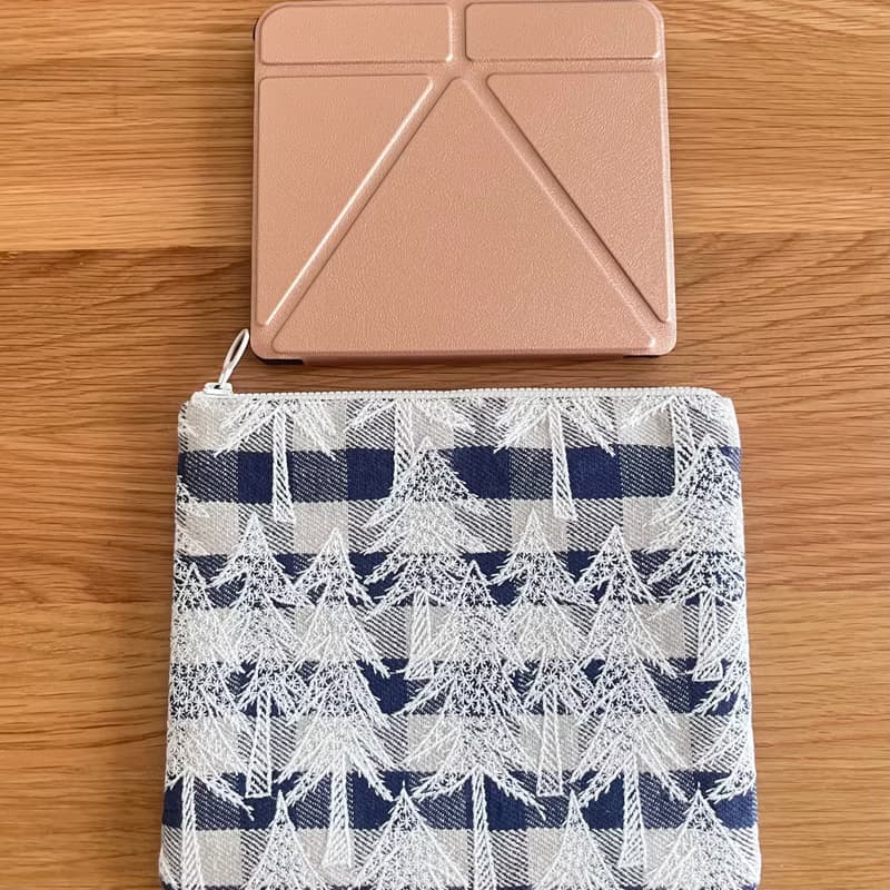 mina perhonen landtheater & choucho ポーチ　森　電子書籍　収納袋　刺繍　リーダー入れ