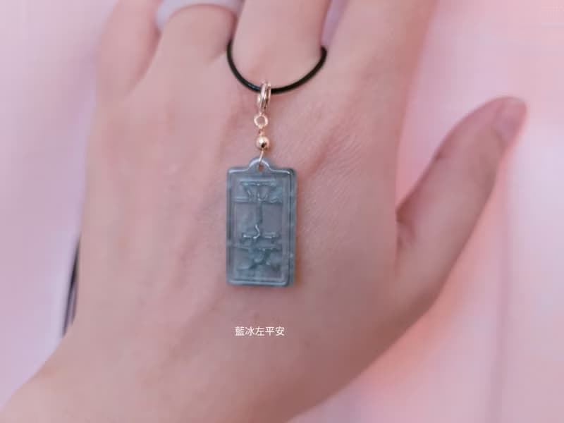 【親翠】天然翡翠 瓜地馬拉絕美意境飄花棉中文字 | 正反面皆可戴