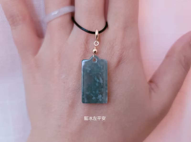 【親翠】天然翡翠 瓜地馬拉絕美意境飄花棉中文字 | 正反面皆可戴