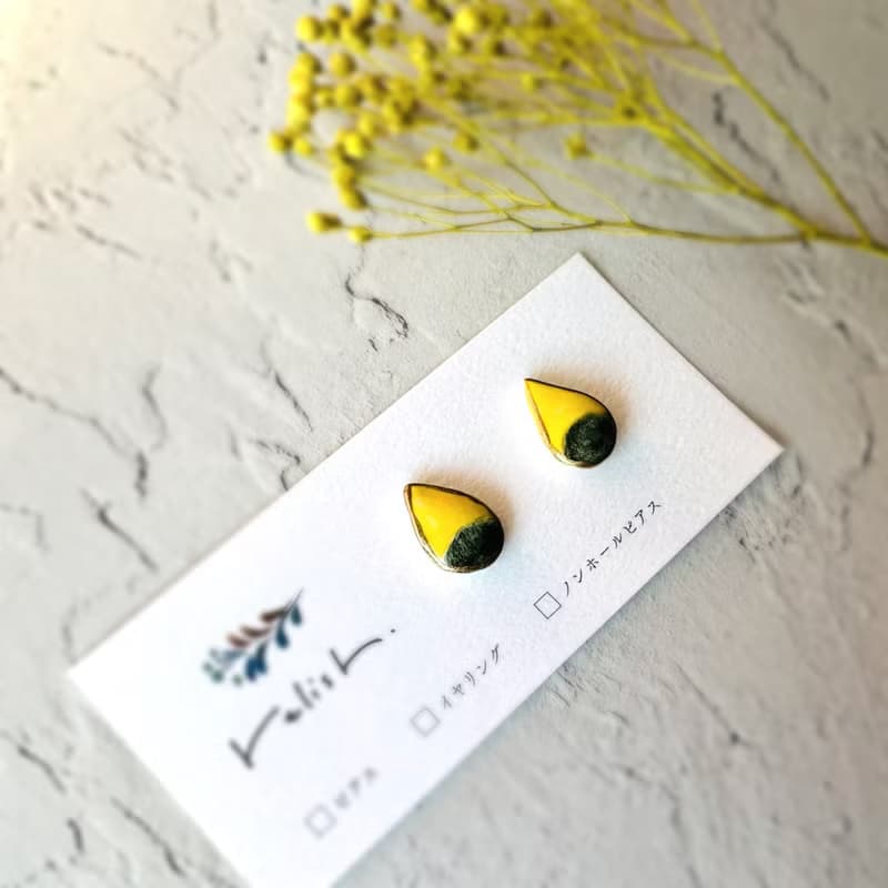 【再販】 小ぶり しずく 絵付 陶器 金継ぎ ピアス イヤリング ノンホールピアス 黄色 イエロー 緑 グリーン 深緑 ゴールド 金 小さい シンプル ギフト