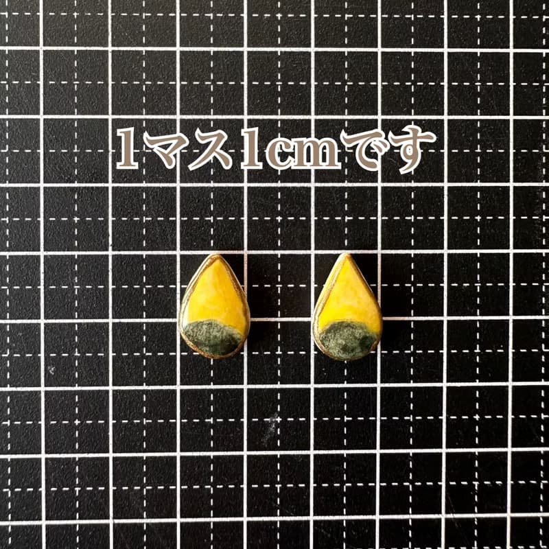 【再販】 小ぶり しずく 絵付 陶器 金継ぎ ピアス イヤリング ノンホールピアス 黄色 イエロー 緑 グリーン 深緑 ゴールド 金 小さい シンプル ギフト