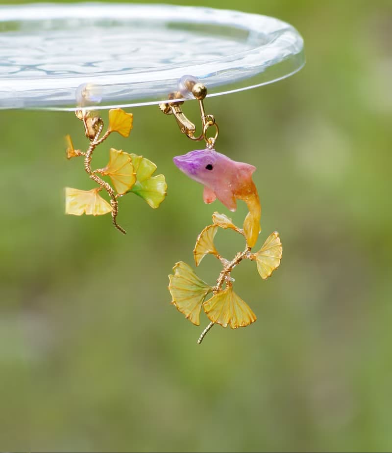 【一躍知秋飛高高】海豚 × 銀杏 不對稱水晶花耳環(售完不補)