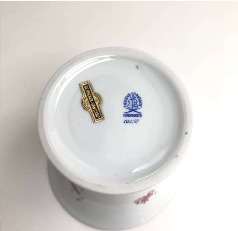海倫德花瓶|復古白色花瓶與粉紅色花朵圖案 1970 年代