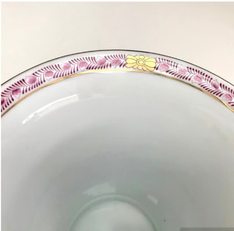 海倫德花瓶|復古白色花瓶與粉紅色花朵圖案 1970 年代