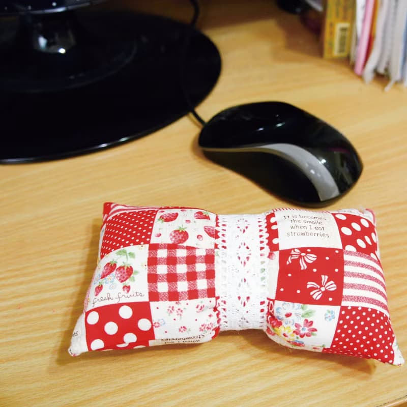 Lovely日本布【草莓蕾絲和服腰帶蝴蝶結造型手腕枕、紅格】滑鼠枕