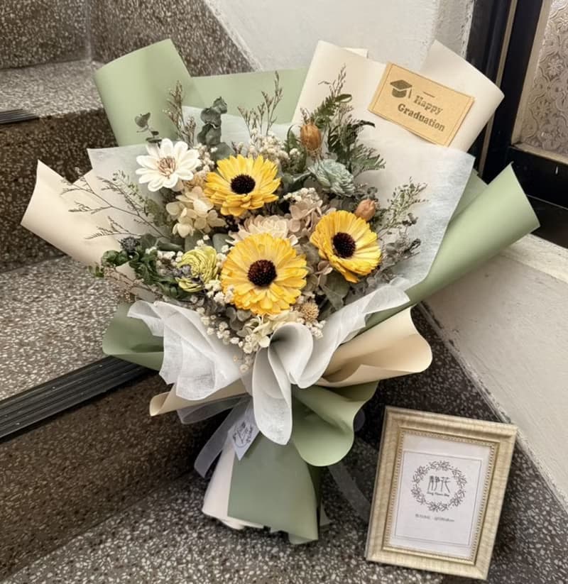 【精緻太陽花束】畢業花束 / 母親節花束 / 生日送禮花束