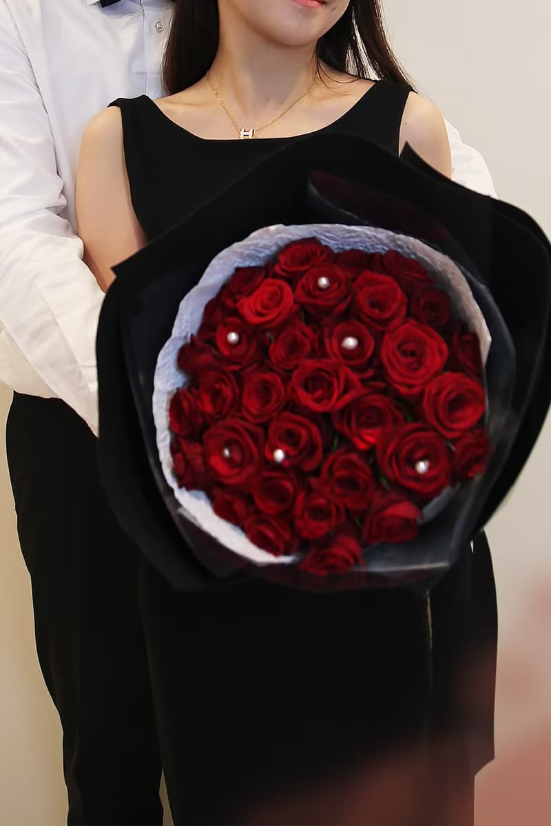 Say yes to love 33朵台灣頂級紅玫瑰圓形花束