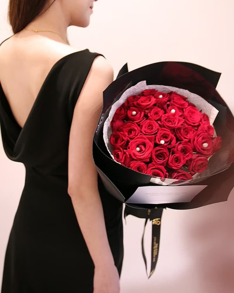 Say yes to love 33朵台灣頂級紅玫瑰圓形花束