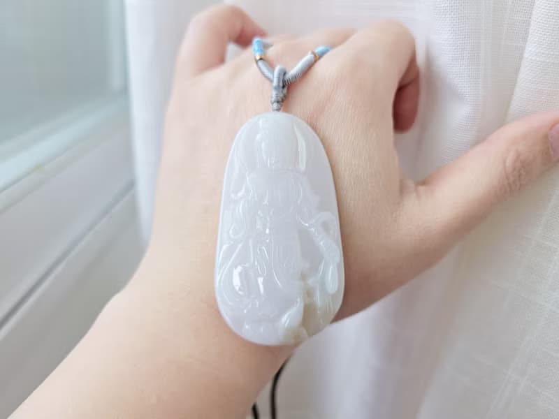 【親翠】天然翡翠 冰純純牛奶底撒金站觀音雕節式繩項鍊 佛系