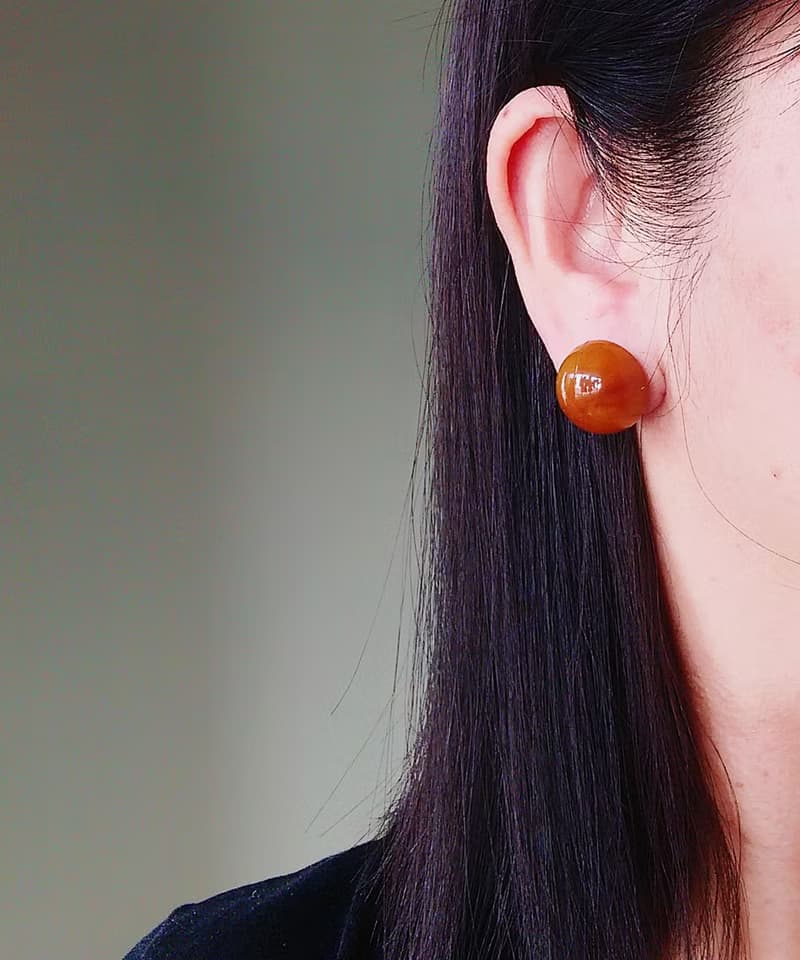 vintage jewelry Trifari 簡約琥珀色半球形 夾式耳環