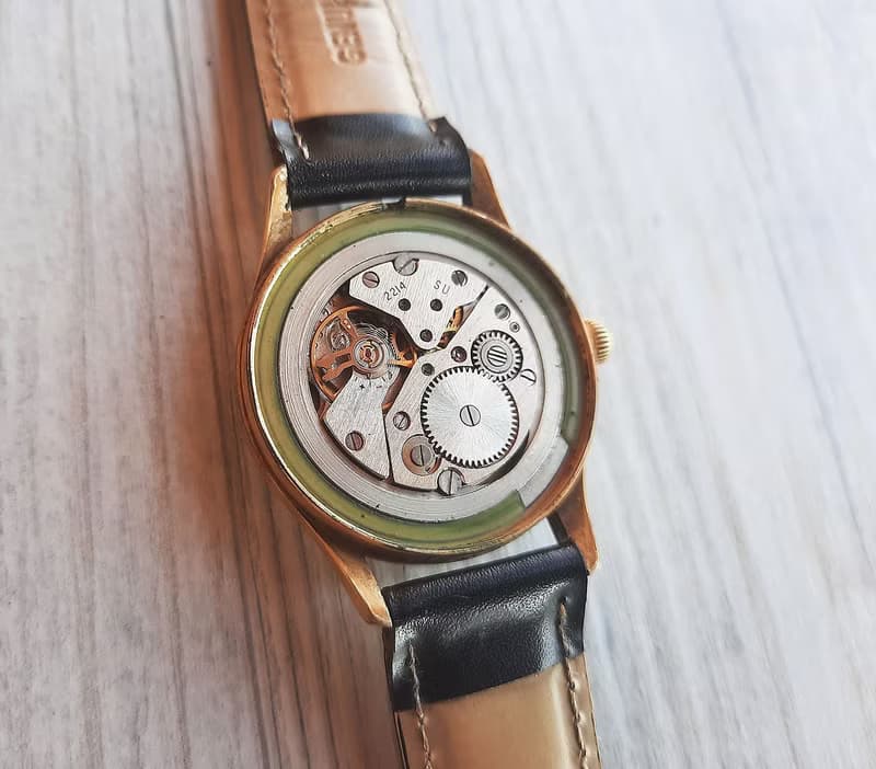 Wostok 2214 mens wrist watch USSR  – Soviet wind up watch Vostok 17 jewels