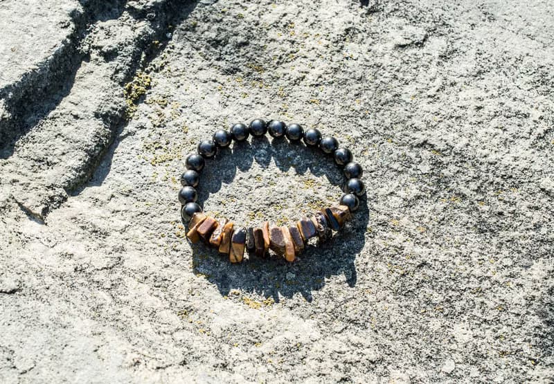 天然次石墨彈力手鏈和虎眼石珠子