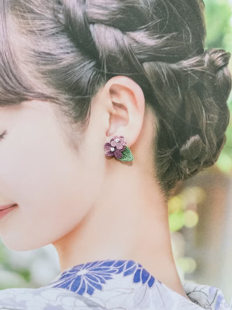 手鉤花耳飾。紫羅蘭