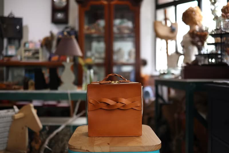 CAJA - 手工皮革方形手袋 Square Box Handbag
