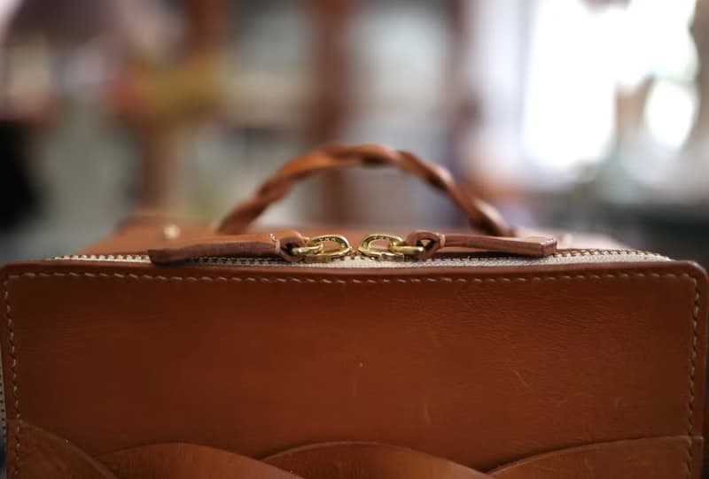 CAJA - 手工皮革方形手袋 Square Box Handbag