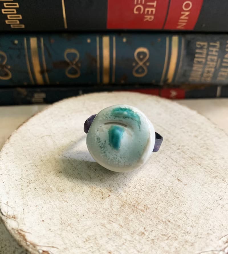 戒指 日本白瓷 自然釉色 無限看不膩色調 真皮革 藝術等級