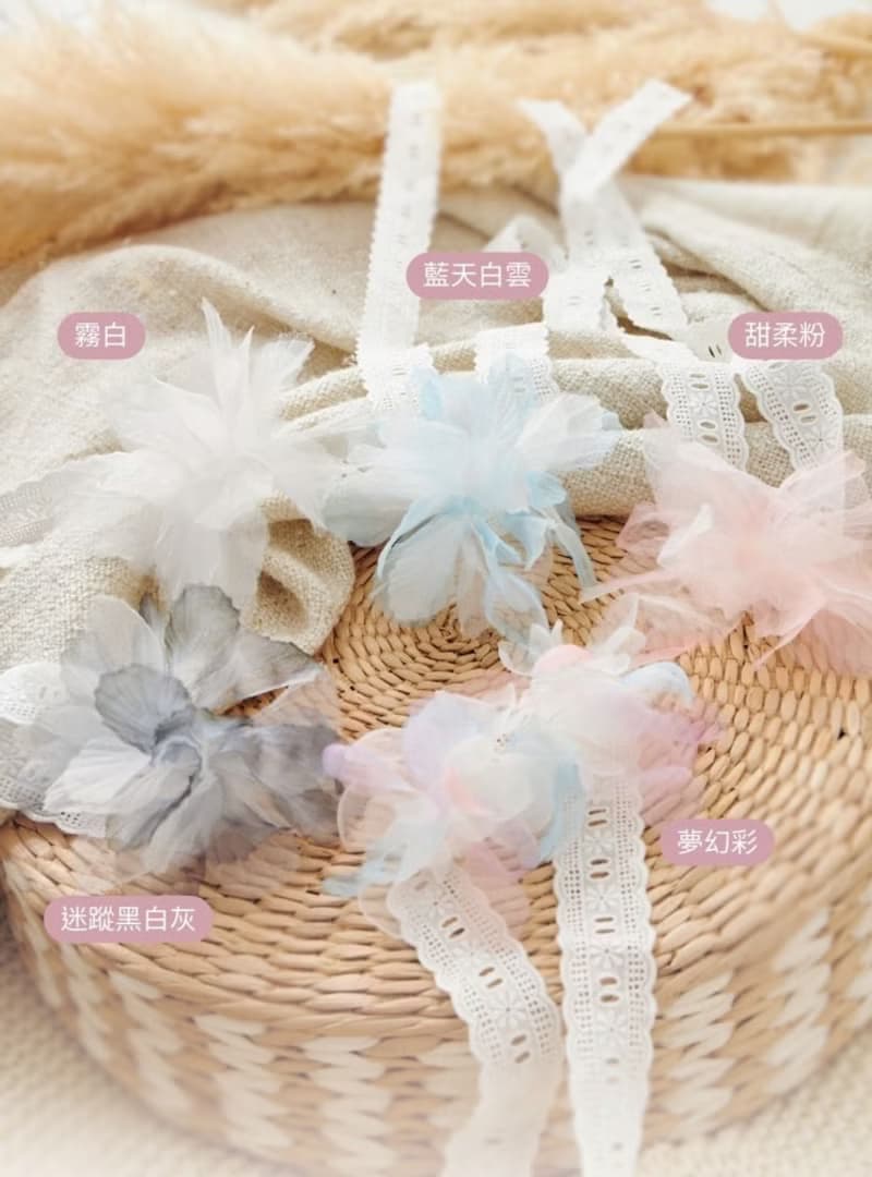 花開|夢幻層疊蓬鬆花朵頭飾 蕾絲綁帶– 五色 手工花朵澎澎頭飾