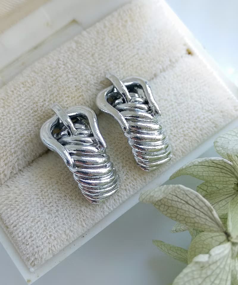Vintage Jewelry 西洋古董飾品 銀色調  皮帶扣造型 針式耳環