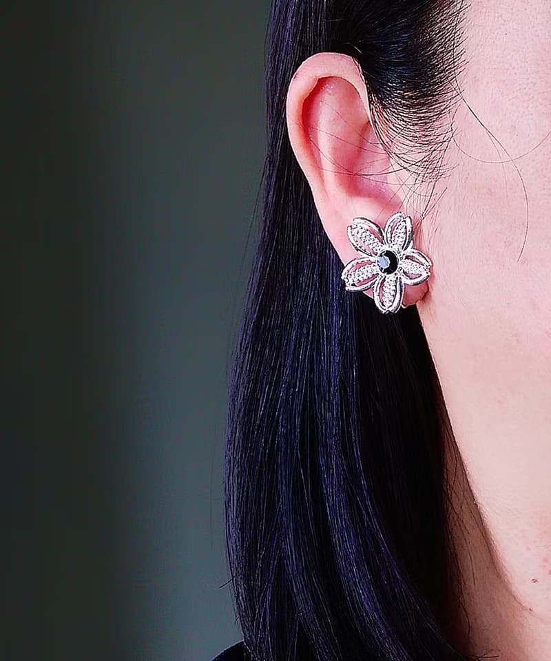 vintage jewelry  Sarah cov  典雅黑石花蕊花卉 夾式耳環