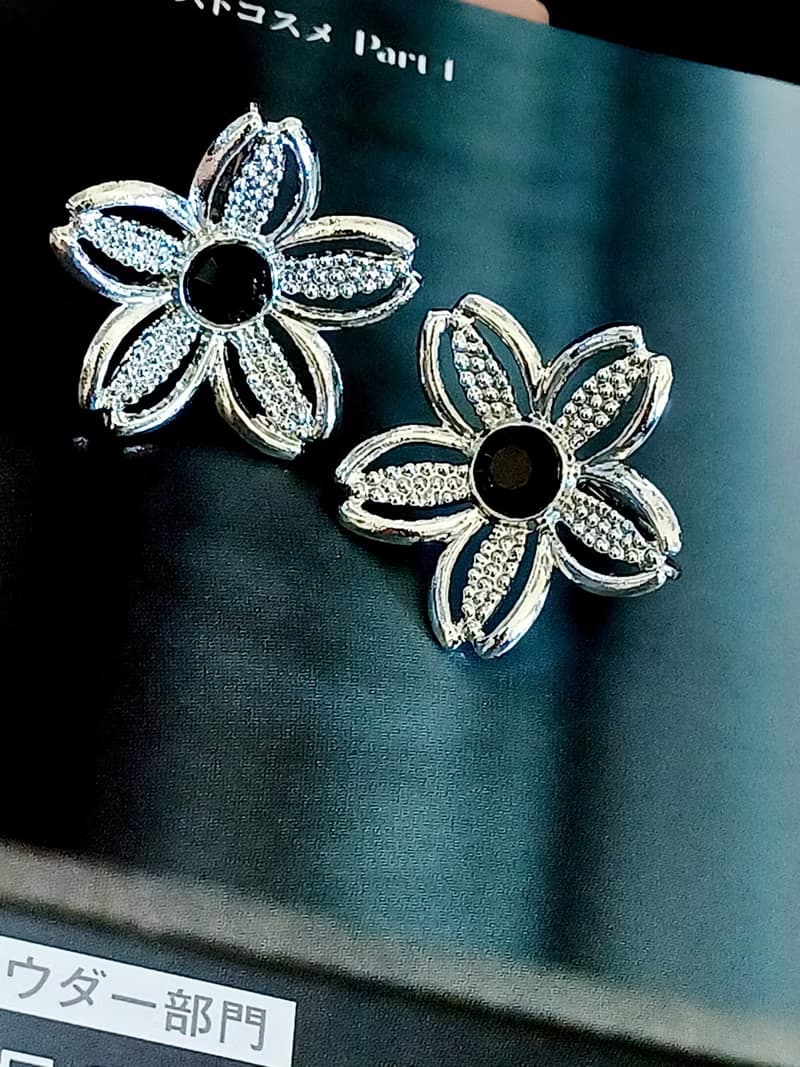 vintage jewelry  Sarah cov  典雅黑石花蕊花卉 夾式耳環