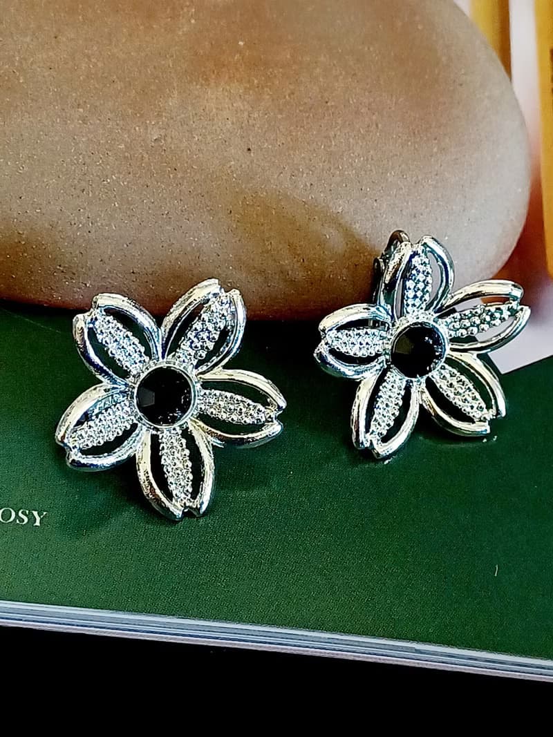 vintage jewelry  Sarah cov  典雅黑石花蕊花卉 夾式耳環