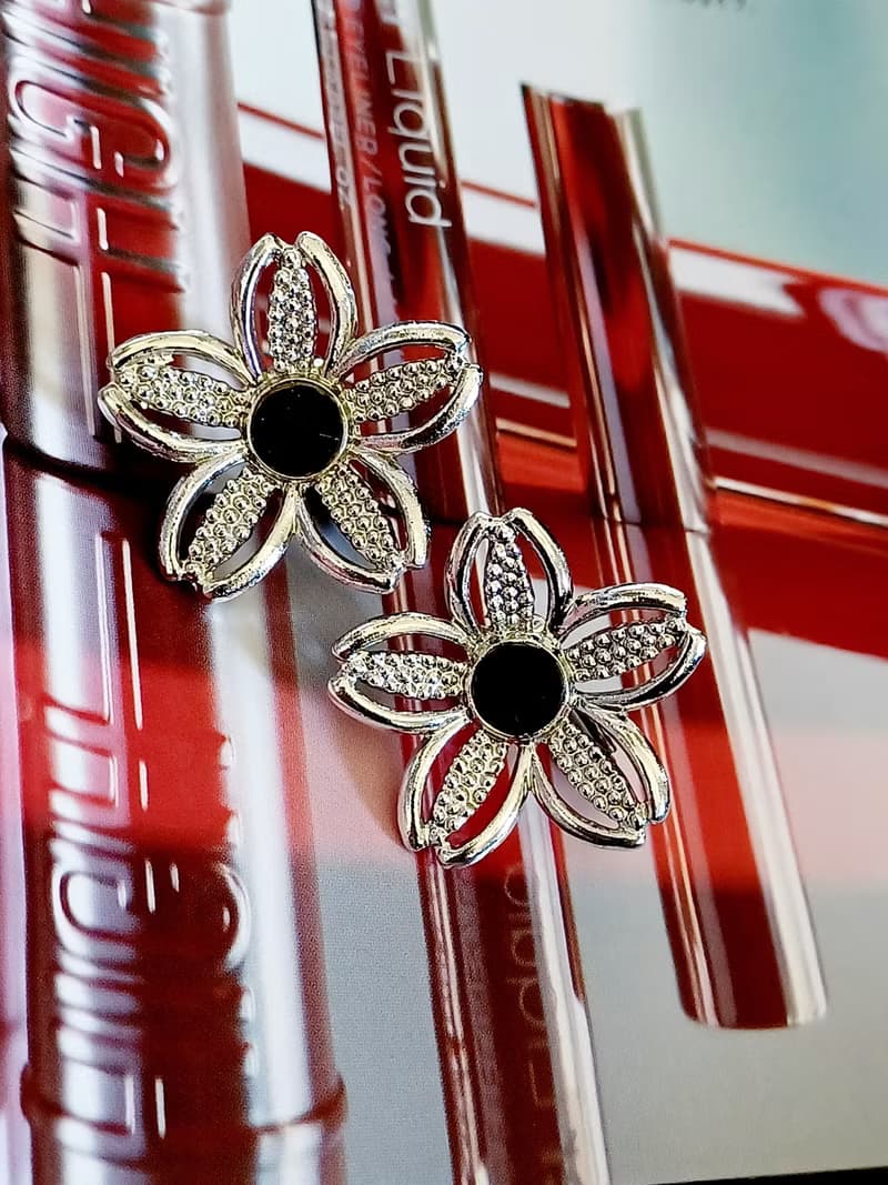 vintage jewelry  Sarah cov  典雅黑石花蕊花卉 夾式耳環
