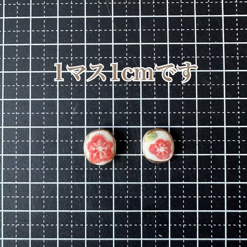 梅 陶器 金継ぎ ピアス イヤリング ノンホールピアス お花 花 うめ 冬 春 春色 赤 レッド グリーン 緑 ゴールド 金 小さい 小ぶり シンプル ギフト