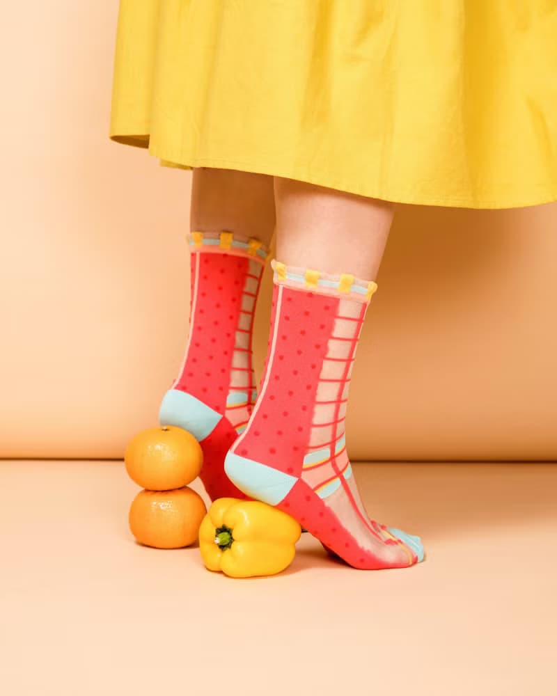 幾何系列 | 深桃 -【台灣製】點點格子透紗中筒襪