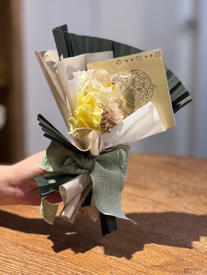 | 龍情蜜意黃銅賀卡&金箔花卉棒棒糖 |花束【雙北2/14當日配送】